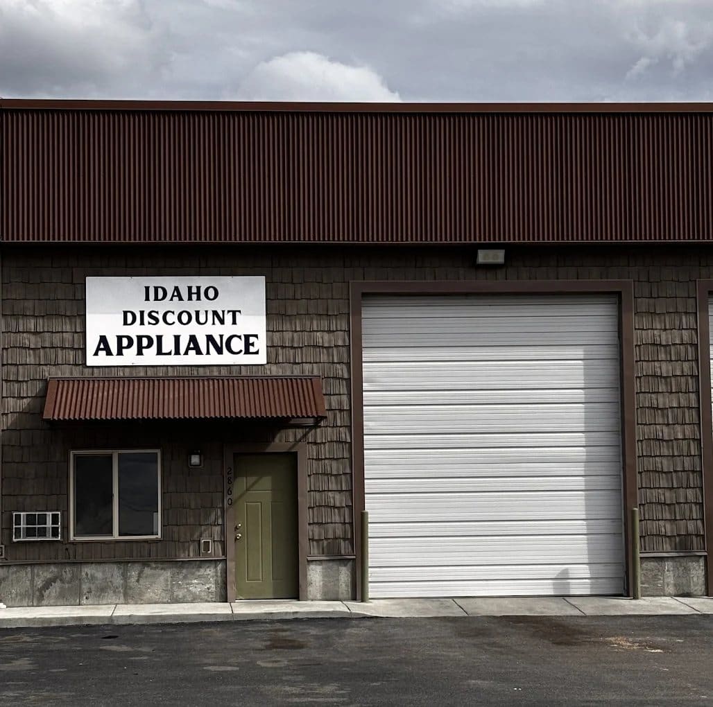 The Idaho Discount Appliance storefront at 2860 North Holmes in Idaho Falls